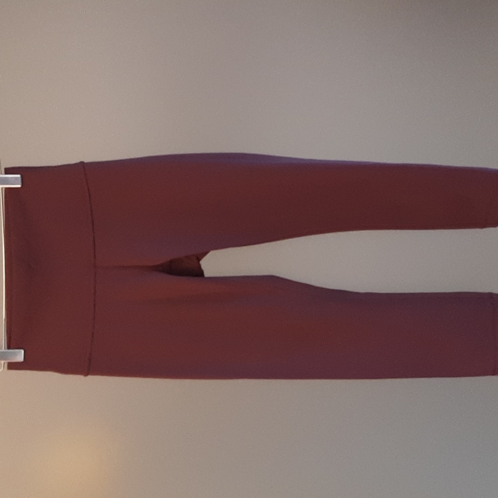 Lululemon stretch legging size 4. Never worn.
